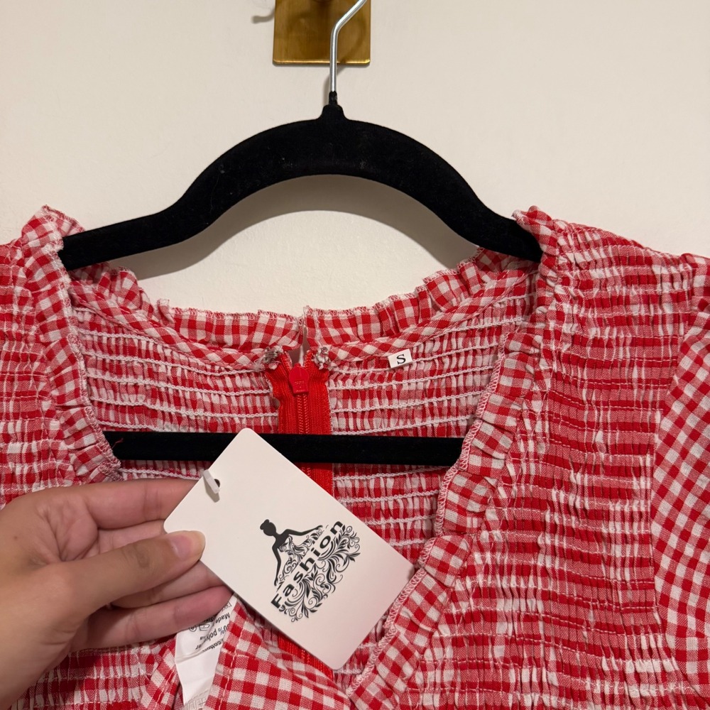 Fashion Red White Gingham Smocked Romper V-Neck Cap Sleeve Small NEW - Picture 3 of 4